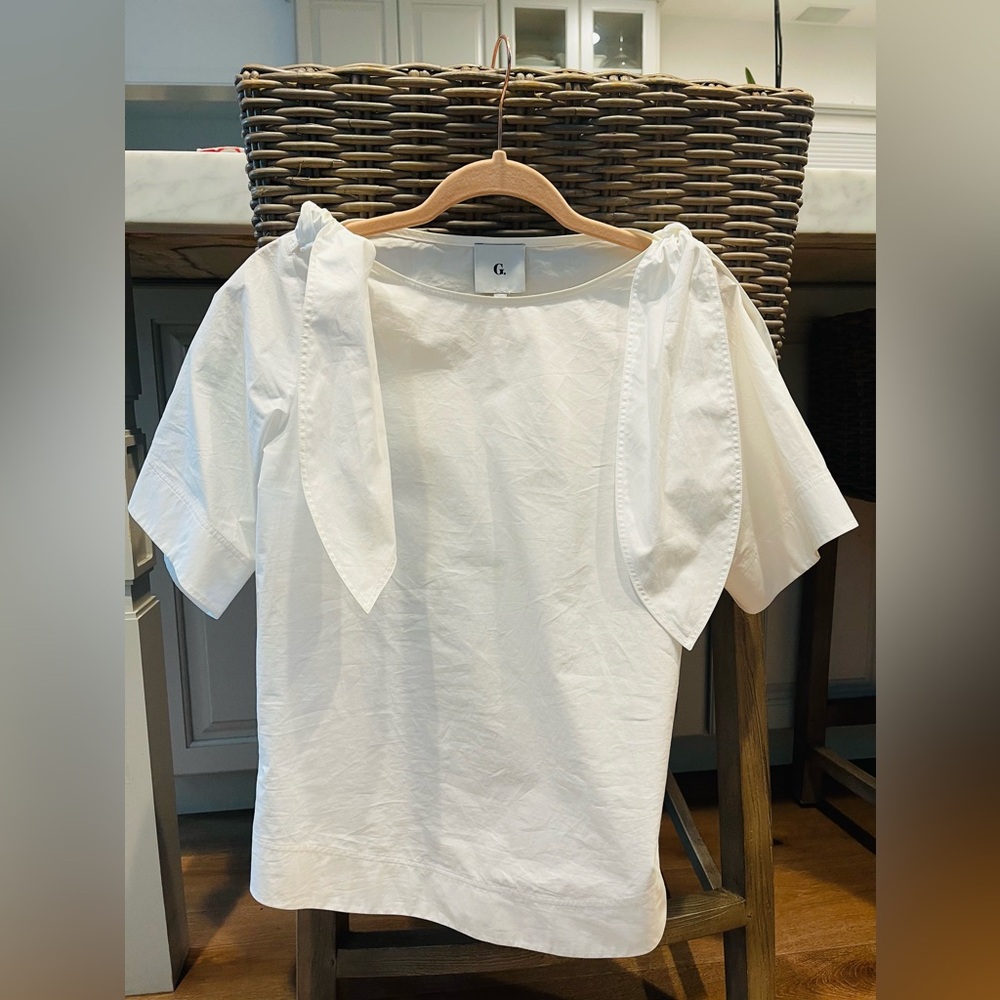 White cotton poplin shirt with shoulder ties.